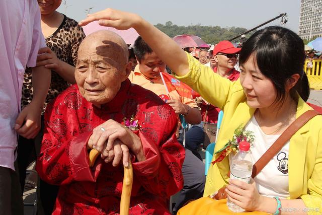 成都養(yǎng)老觀察：責任與義務，未來養(yǎng)老院能否代替子女盡孝？(圖3)