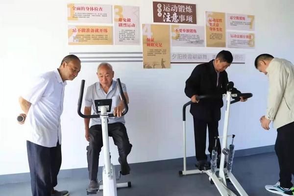 余慶:探索醫(yī)養(yǎng)融合 唱響最美“夕陽(yáng)紅”(圖2) 余慶:探索醫(yī)養(yǎng)融合 唱響最美“夕陽(yáng)紅”(圖2)