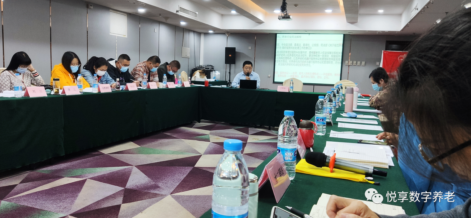 悅享數(shù)字出席養(yǎng)老服務(wù)聯(lián)合體項目“為老關(guān)愛”圓桌論壇(圖2) 悅享數(shù)字出席養(yǎng)老服務(wù)聯(lián)合體項目“為老關(guān)愛”圓桌論壇(圖2)